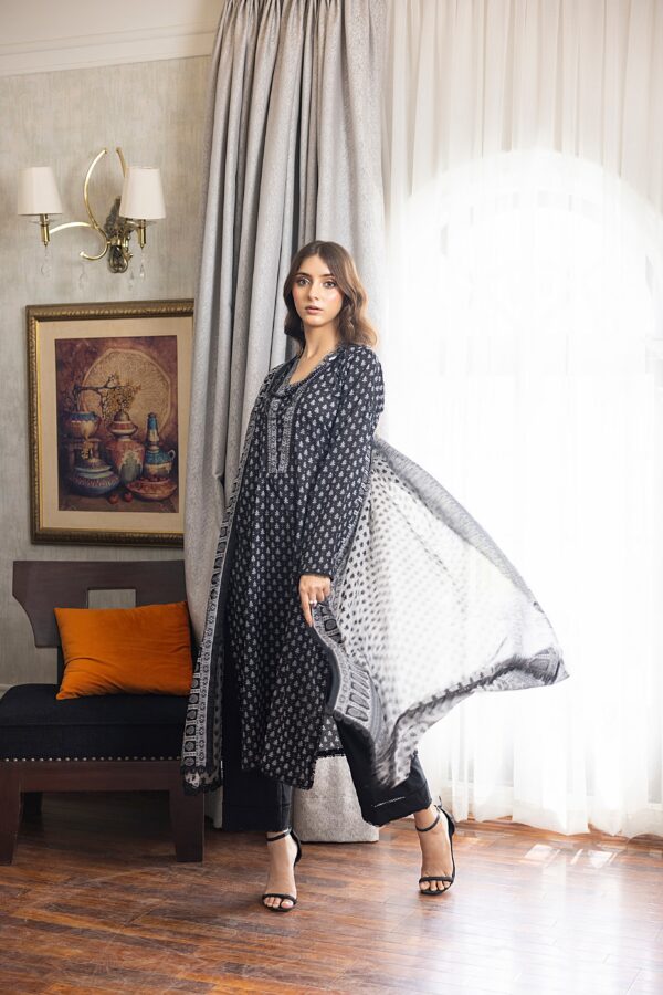 REGALIA BLACK AND WHITE LAWN 3PC - Image 2