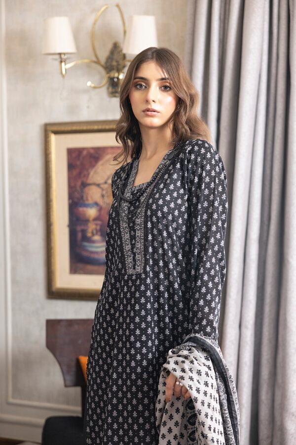 REGALIA BLACK AND WHITE LAWN 3PC - Image 4