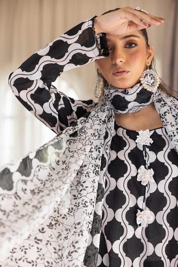 REGALIA BLACK AND WHITE LAWN 3PC - Image 4