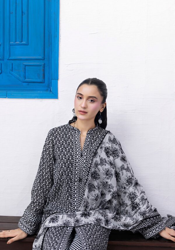 REGALIA BLACK AND WHITE LAWN 3PC - Image 2